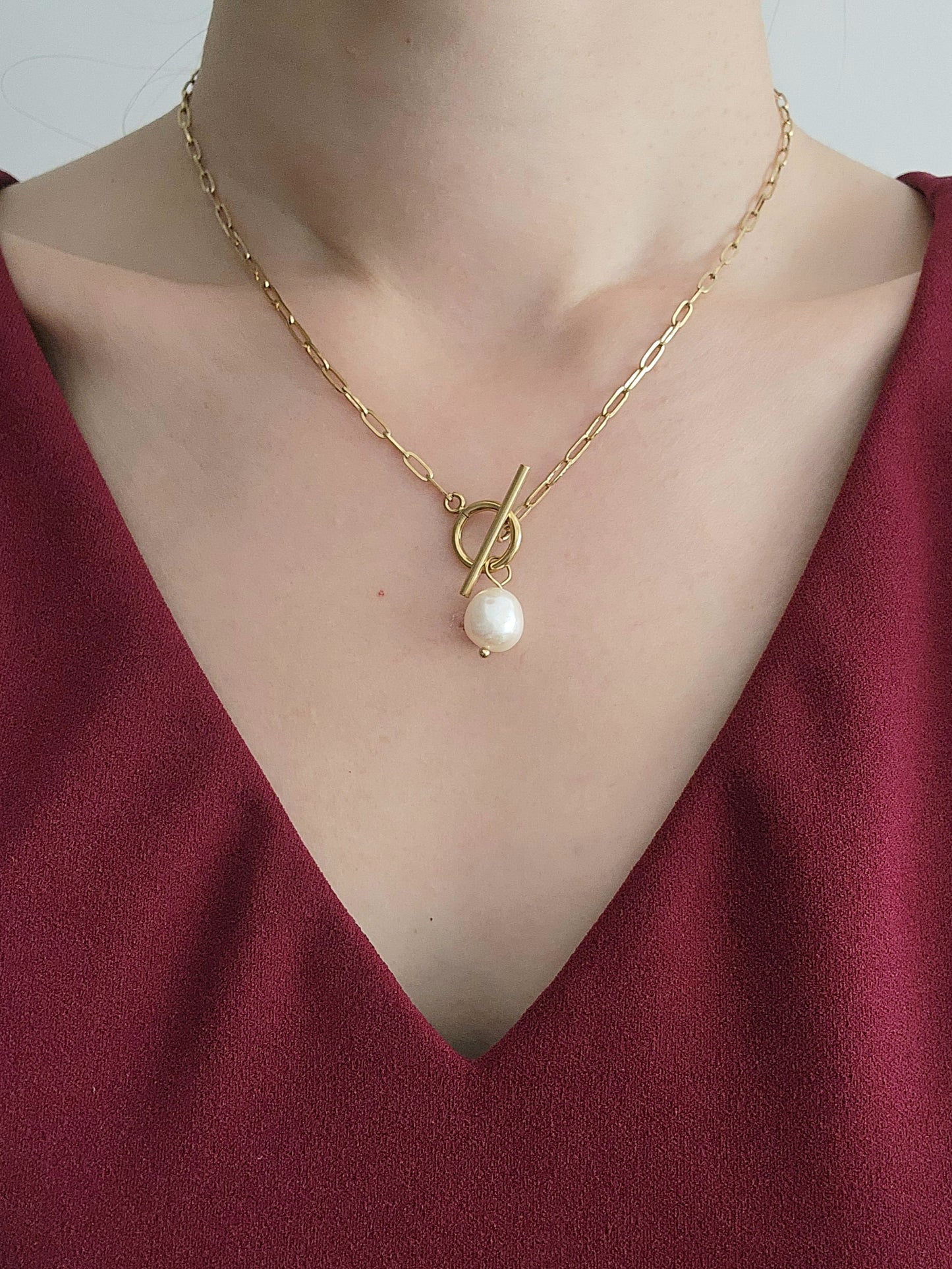 Loveliev Pearl Toggle Necklace