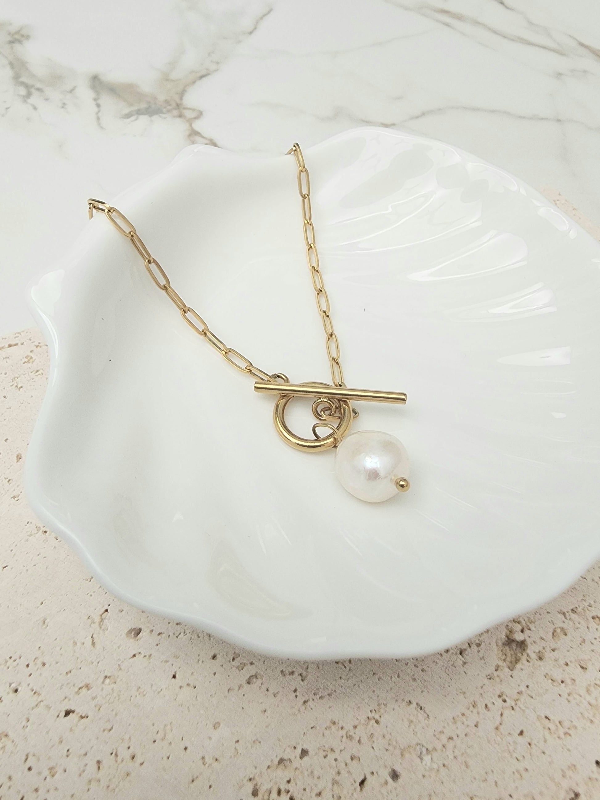 Loveliev Pearl Toggle Necklace