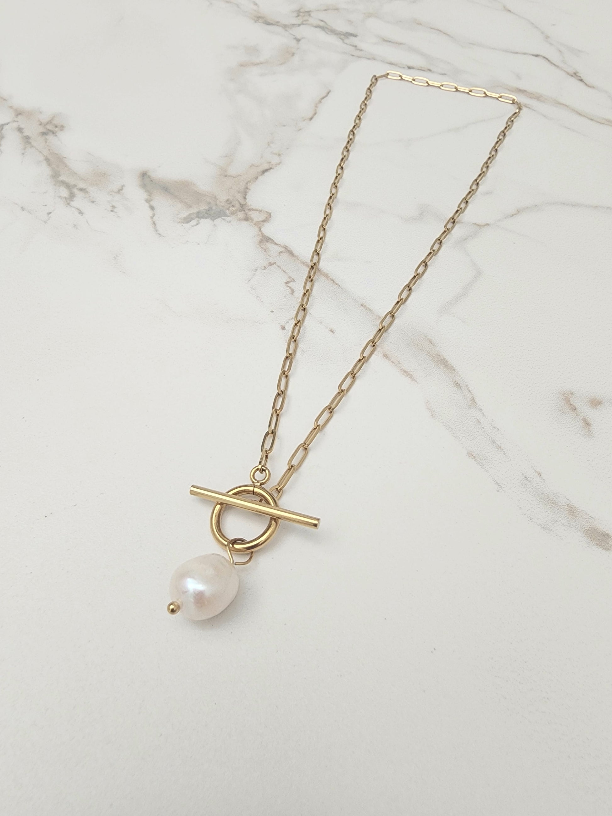 Loveliev Pearl Toggle Necklace